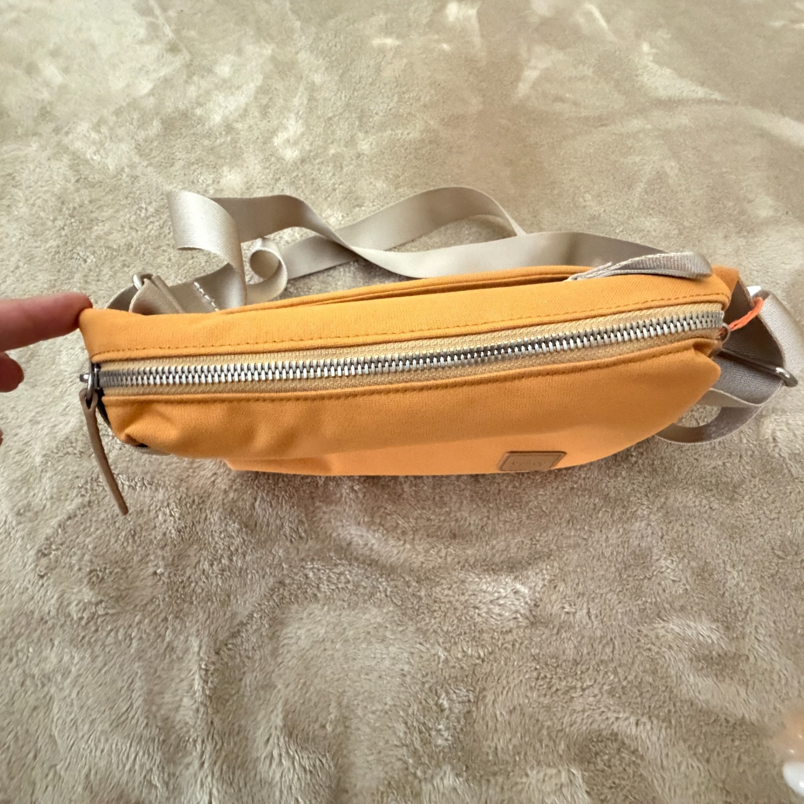 Bellroy Classic Sling 3l Crossbody Sling Bag Butterscotch Ochre Expandable Nwt — image 5 of 7